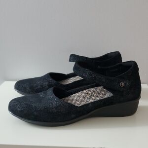 Revere Osaka Midnight Mary Janes Size US 8